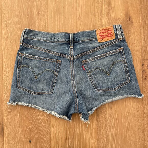 Levi’s Shorts Women 30 Waist 501 Original Fit High Rise Denim Blue Button Fly - Picture 5 of 14